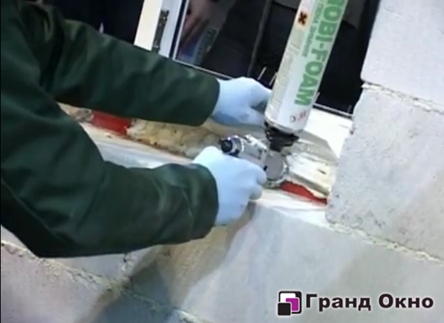 должны быть укрыты слоем пенного утеплителя